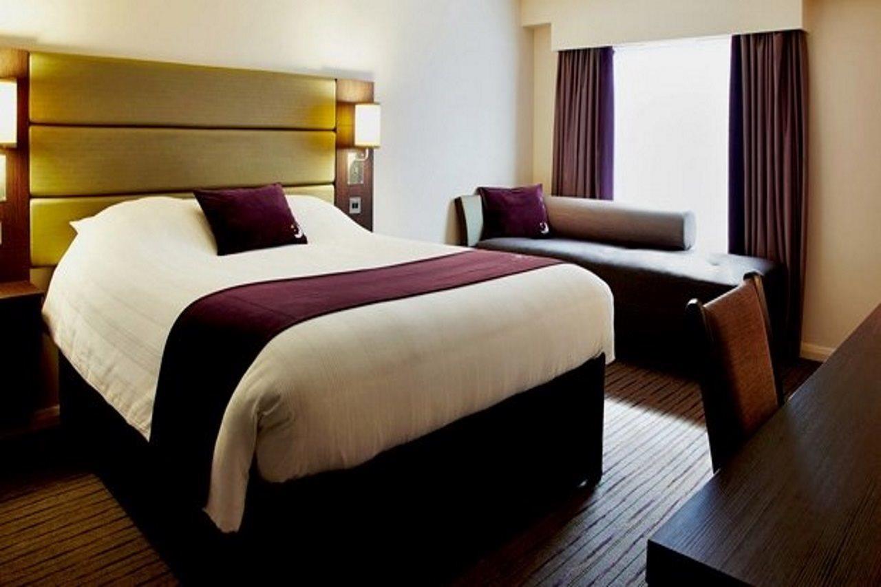 Premier Inn Poole Centre Buitenkant foto