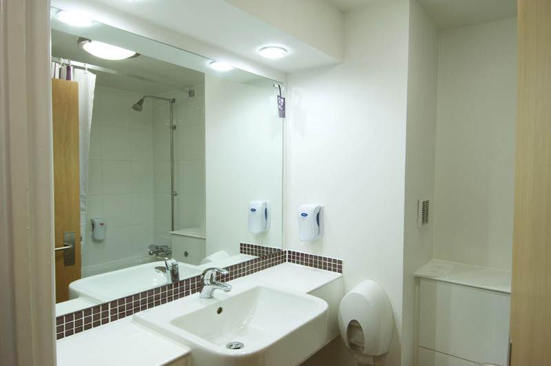 Premier Inn Poole Centre Buitenkant foto